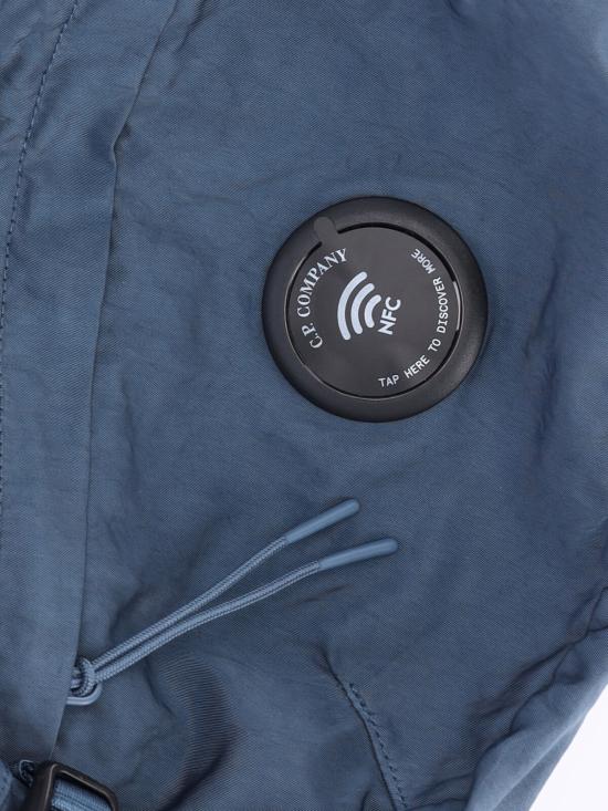 26FW 씨피 컴퍼니 크로스백 21CMAC734A 005269G 871 ORION BLUE DOM - C.P. COMPANY