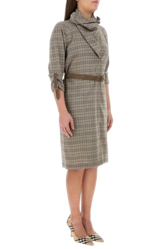 26SS 버버리 스카프 칼라 체크 울 드레스 8118175 C4507 BEIGE - BURBERRY