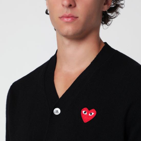 26FW 꼼데가르송 V넥 하트 와펜 가디건 AXN008051WO Black - COMME DES GARCONS