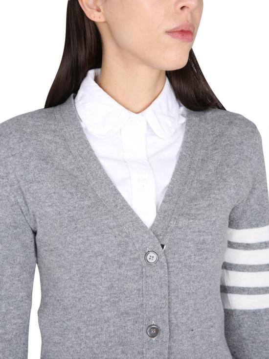 26FW 톰브라운 클래식 캐시미어 4바 브이넥 가디건 FKC001A 00011 055 LIGHT GREY DOM - THOM BROWNE