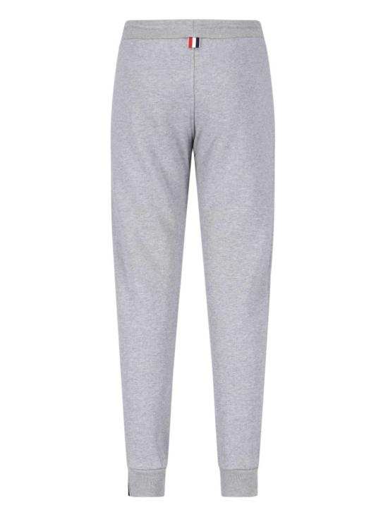 26FW 톰브라운 클래식 루프백 레프트 스트라이프 스웨트팬츠 FJQ024A 03377 055 LGRAY DOM - THOM BROWNE