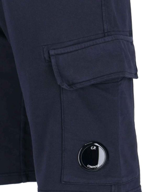 26SS 씨피 컴퍼니 라이트 플리스 카고 렌즈 스웨트쇼츠 RCCMSB704A002246G888 Blue - C.P. COMPANY