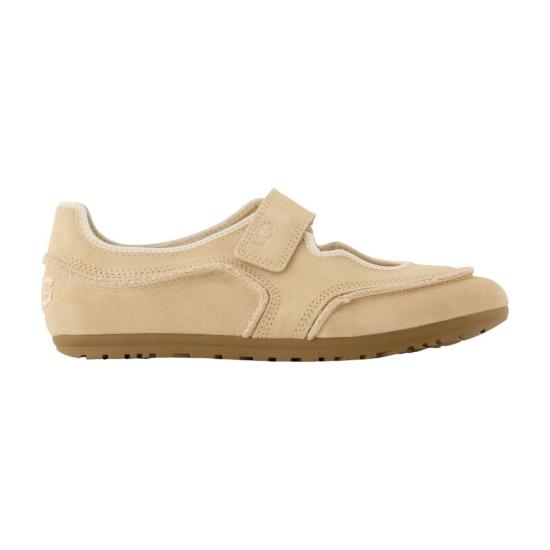 26FW 어그 플랫 슈즈 CONFIG UGGS26027 BEIGE