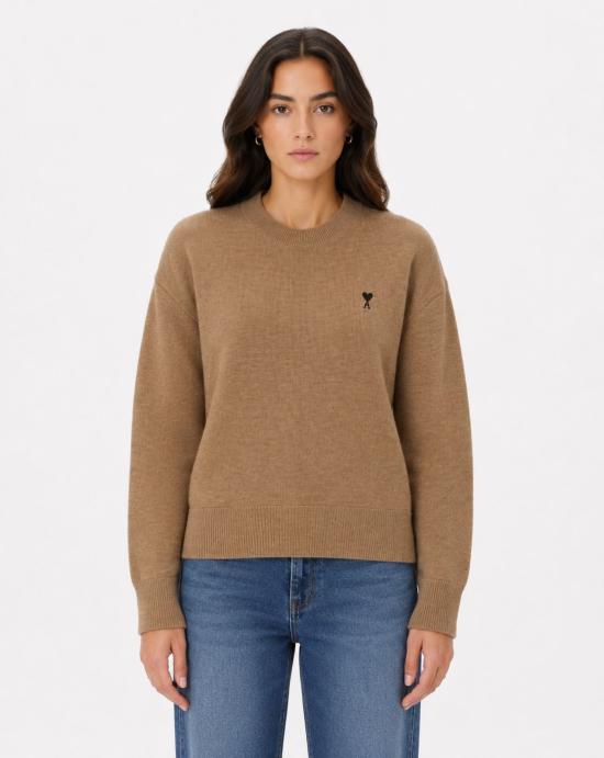  아미 ADC 자수 크루넥 스웨터 FKS826001 A335 HEATHER Camel black - AMI
