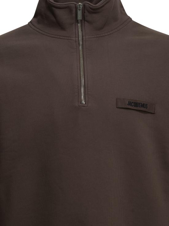 26FW 자크뮈스 하프 집업 스웨트 셔츠 SSM00313AJ00174BROWN - JACQUEMUS