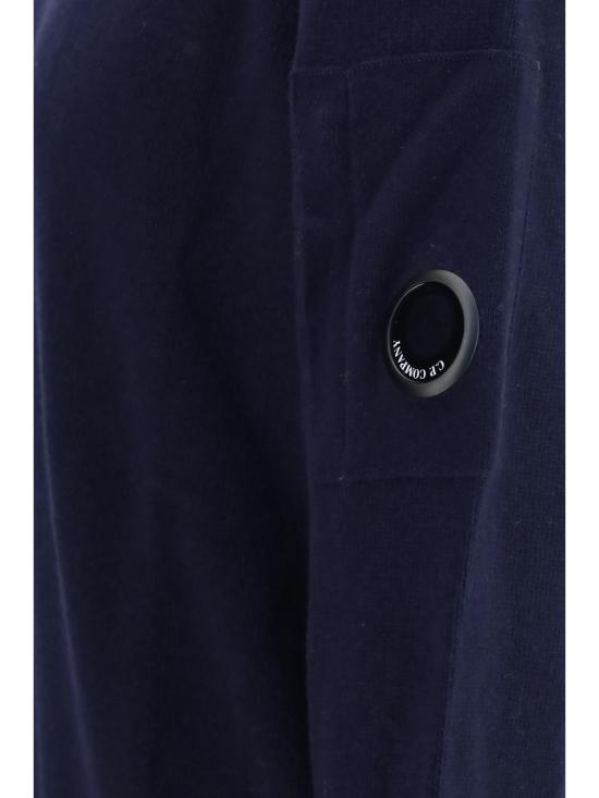 26FW 씨피 컴퍼니 램스울 GRS 크루넥 렌즈 스웨터 RFCMKN707A110149A 888 BLUE - C.P. COMPANY