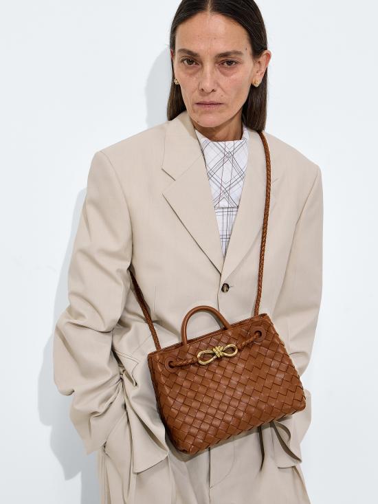 26FW 보테가베네타 안디아모 스몰 토트백 766014VCPP1 2385 MARRONE - BOTTEGA VENETA
