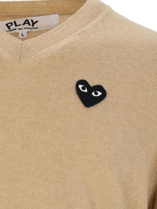 26FW 꼼데가르송 플레이 블랙 하트 브이넥 스웨터 AX N018 051 3 BEIGE - COMME DES GARCONS