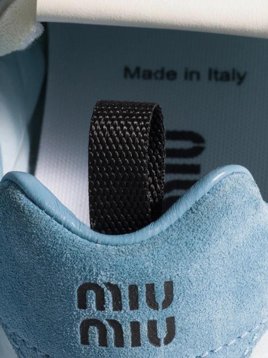 26FW 미우미우 타이어 테크니컬 스웨이드 스니커즈 5E417EF005LYW F02GM BLUE - MIU MIU