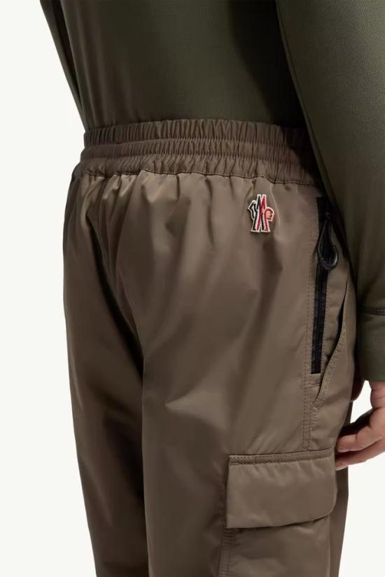 25FW 몽클레어 카고 팬츠 MASTER ULT 006891 IMPRIME S TAUPE - MONCLER