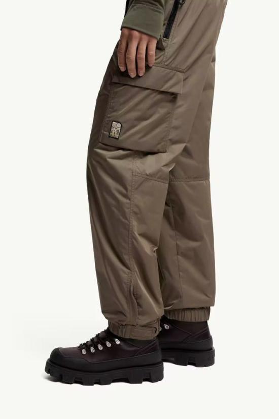 25FW 몽클레어 카고 팬츠 MASTER ULT 006891 IMPRIME S TAUPE - MONCLER