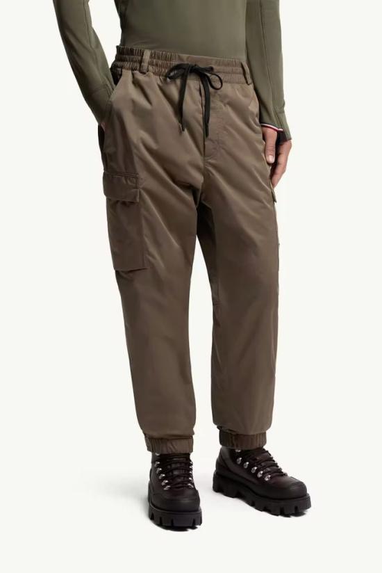 25FW 몽클레어 카고 팬츠 MASTER ULT 006891 IMPRIME S TAUPE - MONCLER