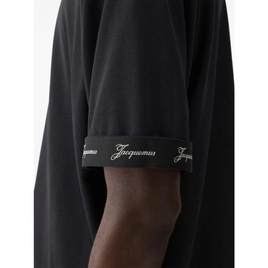26FW 자크뮈스 롱 카레 반팔 티셔츠 TSM00578 AJ00254 990 BLUE - JACQUEMUS