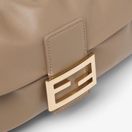 26FW 펜디 바게트 소프트 미디엄 백 바게트 소프트 미디엄 백 8BR856B1ZKF0QD3 Grey - FENDI