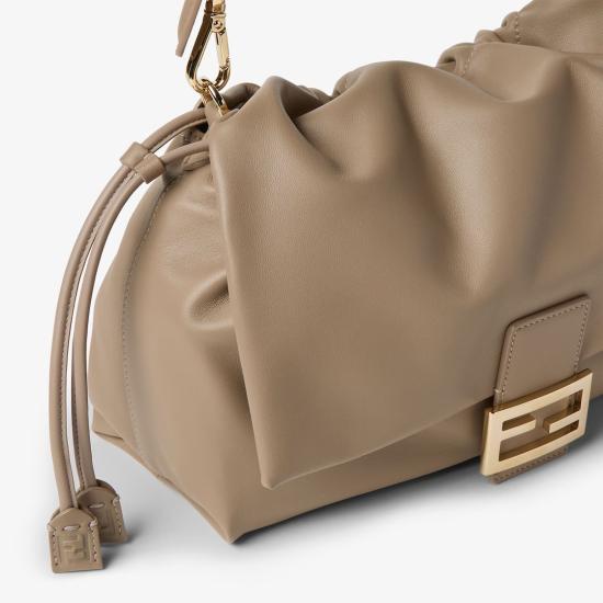 26FW 펜디 바게트 소프트 라지 백 바게트 소프트 라지 백 8BR857B1ZKF0QD3 Grey - FENDI