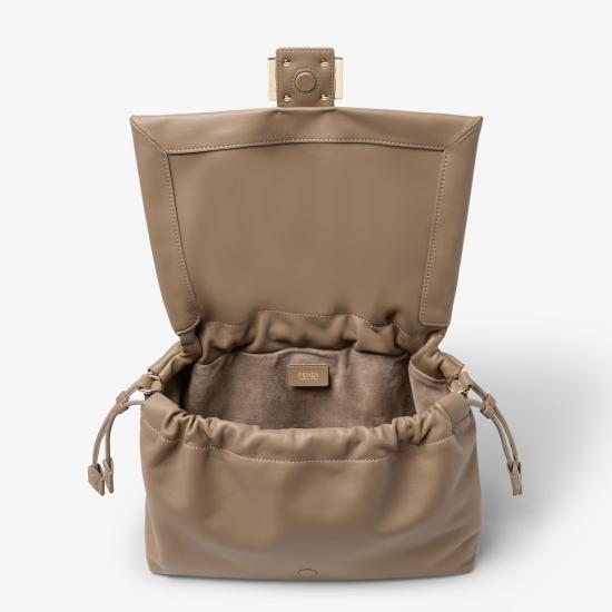 26FW 펜디 바게트 소프트 라지 백 바게트 소프트 라지 백 8BR857B1ZKF0QD3 Grey - FENDI
