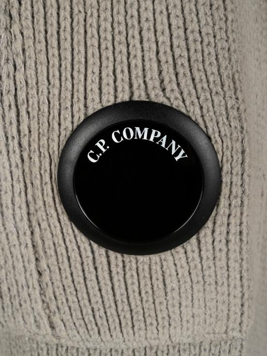 26FW 씨피 컴퍼니 스웨터 21CMKN196A 005558G936 FLINT GREY - C.P. COMPANY