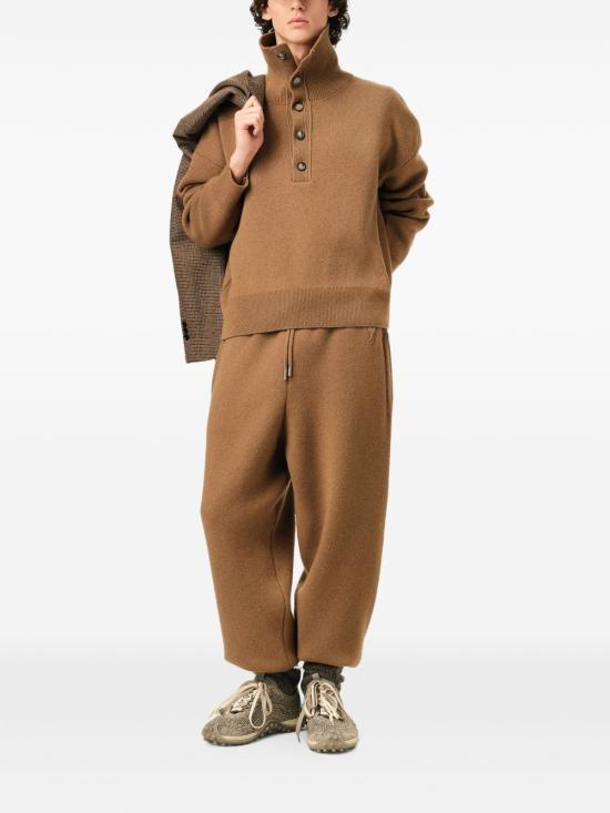 26FW 아미 브라운 하이 버튼 칼라 울 스웨터 브라운 하이 버튼 칼라 울 스웨터 UKS885 KN0192280 - AMI
