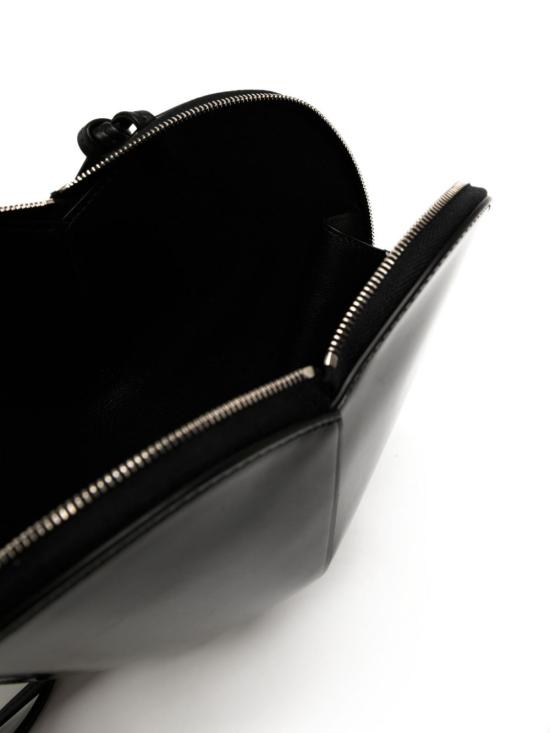 26FW 알라이아 페이턴트 레더 쾨르백 AA1P003CA189 999 BLACK - ALAIA