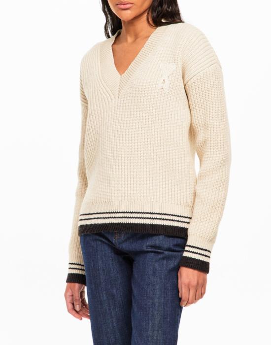 26FW 아미 립드 울 브이넥 아미 드 하트 스웨터 UKS864KN0161136 Neutrals - AMI