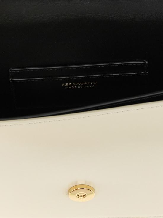  살바토레 페라가모 크로스백 페라가모 투톤 송아지 가죽 크로스바디 백 - SALVATORE FERRAGAMO