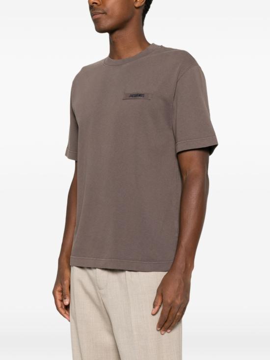 26FW 자크뮈스 그로그랭 로고 티셔츠 TSM00133AJ00226 850 BROWN - JACQUEMUS