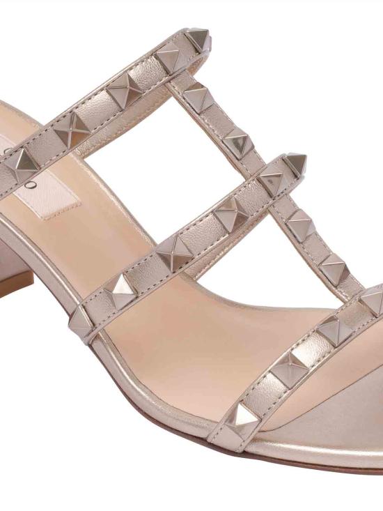 26SS 발렌티노 가라바니 메탈릭 락스터드 샌들 S0C47JXHS69 BEIGE - VALENTINO GARAVANI