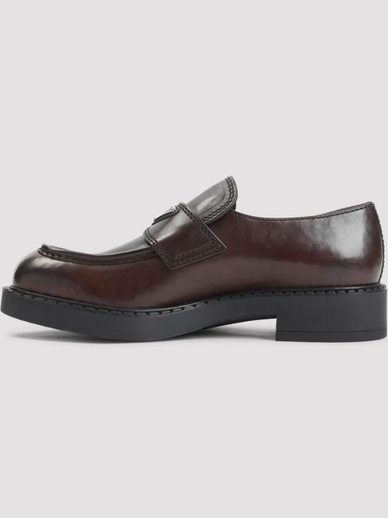 26FW 프라다 초콜릿 브러시드 가죽 삼각 로고 로퍼 2DE127FG0003ZPQF0562 BROWN - PRADA