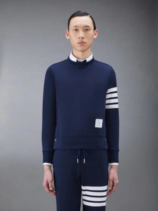 26FW 톰브라운 로고 패치 엔지니어드 4바 스웨트셔츠 MJT021H00535 461 NAVY