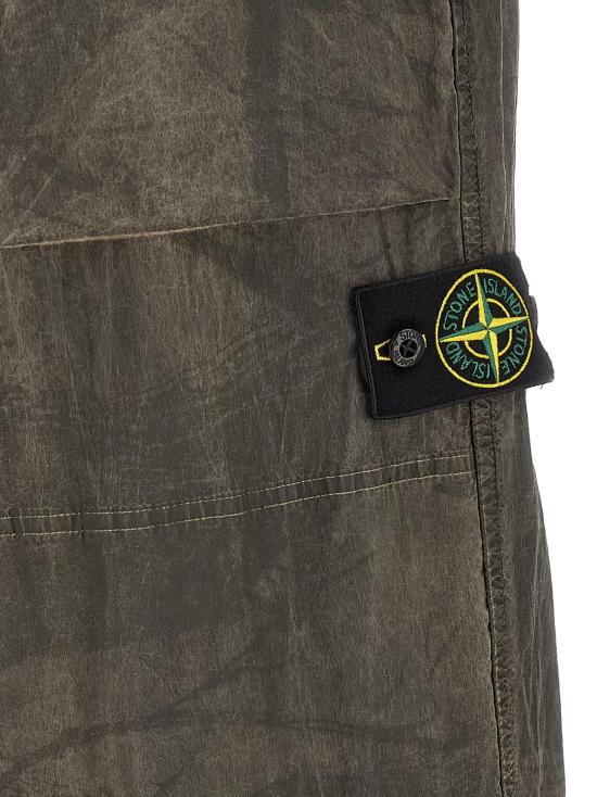 26FW 스톤 아일랜드 스트레이트 팬츠 로고 배지 프린트 팬츠 (회색) - STONE ISLAND