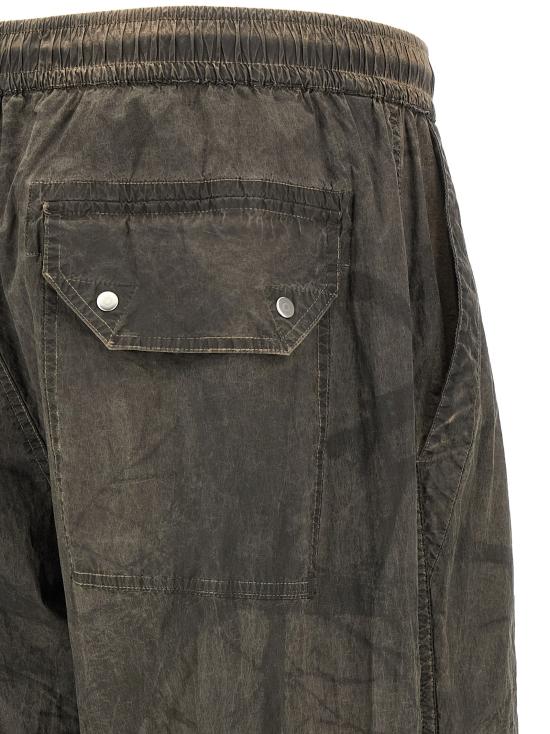 26FW 스톤 아일랜드 스트레이트 팬츠 로고 배지 프린트 팬츠 (회색) - STONE ISLAND