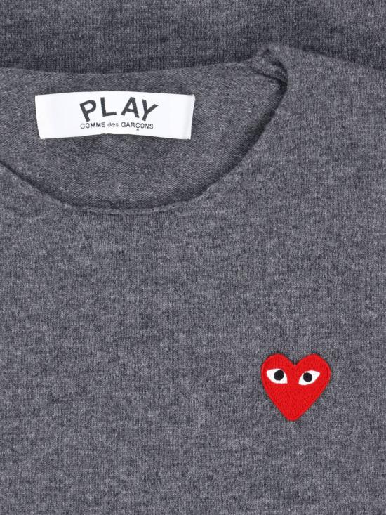 26FW 꼼데가르송 플레이 레드 하트 크루넥 스웨터 AX N068 051 3 GREY - COMME DES GARCONS