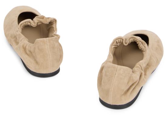 26FW 미우미우 주름 스웨이드 발레리나 플랫 슈즈 5F340EFD005008F0F24 Beige - MIU MIU