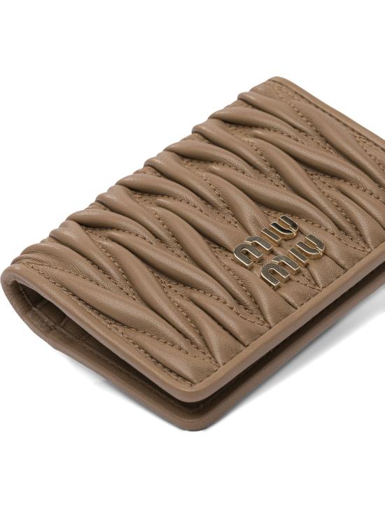 26SS 미우미우 마테라쎄 나파 가죽 카드 지갑 5MC103AFPP F098L BROWN - MIU MIU