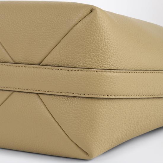 26FW 토템 토트백 263 WAL0139LE0030 Beige - TOTEME