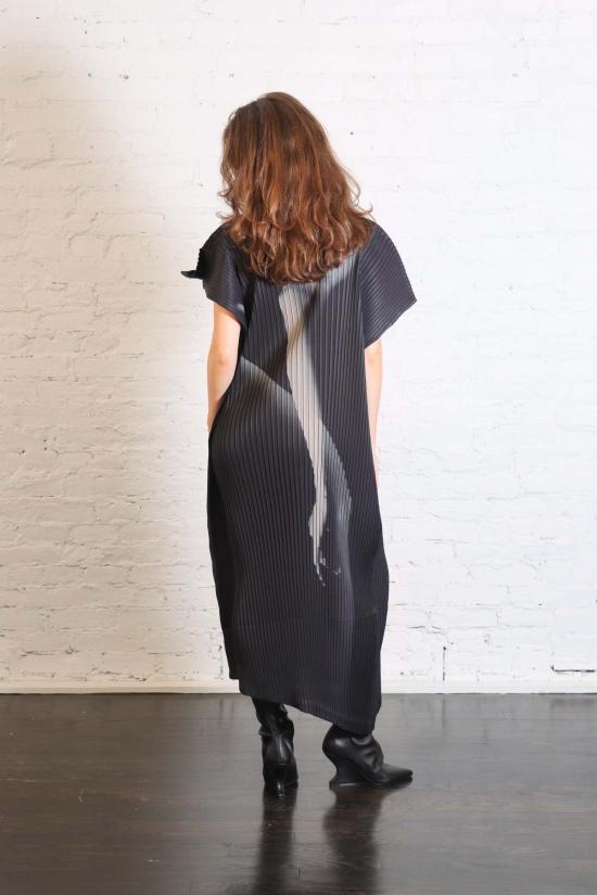  이세이 미야케 원피스 핸즈 오브 러버 플리츠 드레스 - ISSEY MIYAKE