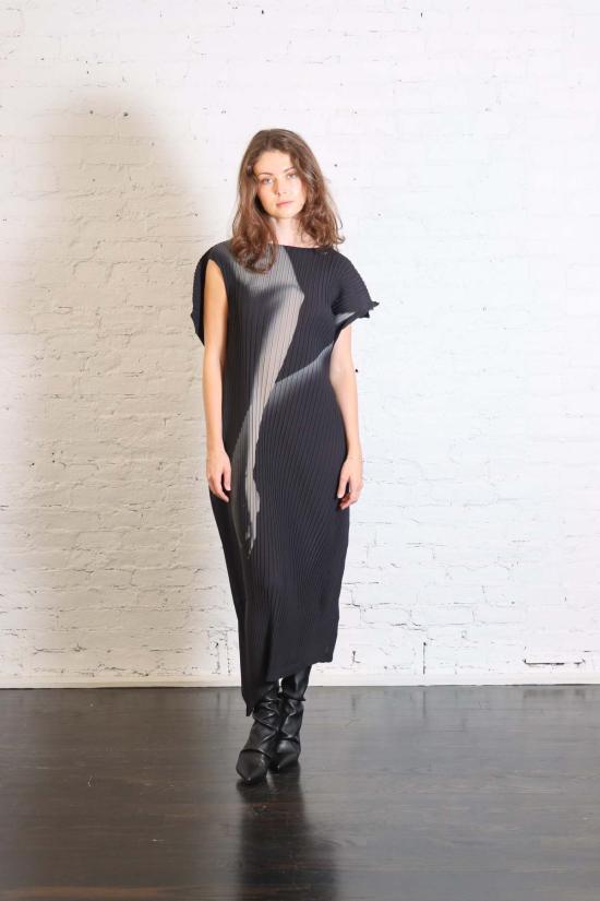  이세이 미야케 원피스 핸즈 오브 러버 플리츠 드레스 - ISSEY MIYAKE