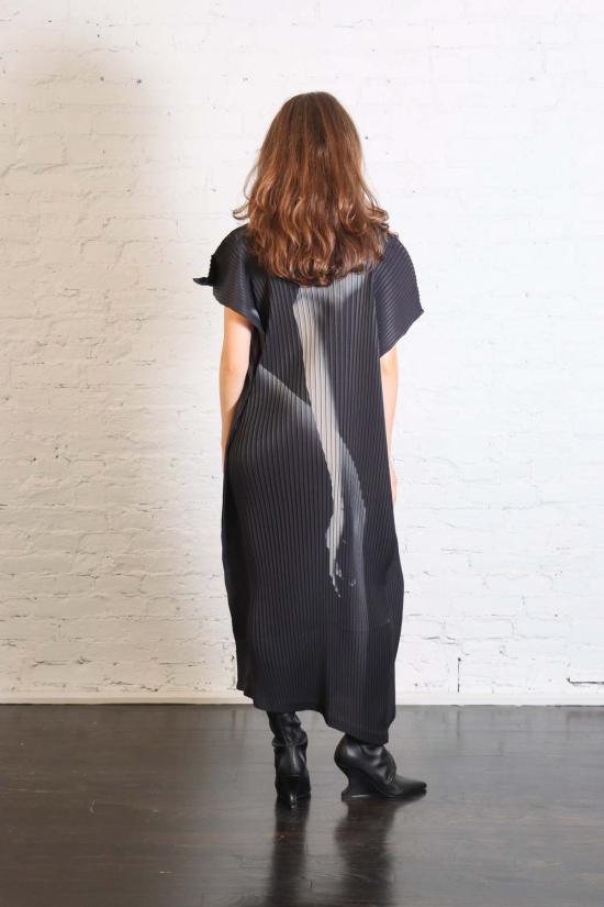 이세이 미야케 원피스 핸즈 오브 러버 플리츠 드레스 - ISSEY MIYAKE