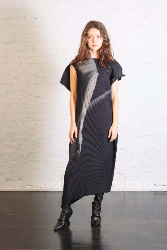  이세이 미야케 원피스 핸즈 오브 러버 플리츠 드레스 - ISSEY MIYAKE