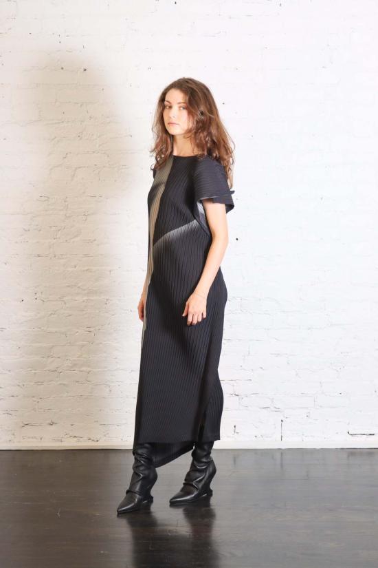  이세이 미야케 원피스 핸즈 오브 러버 플리츠 드레스 - ISSEY MIYAKE