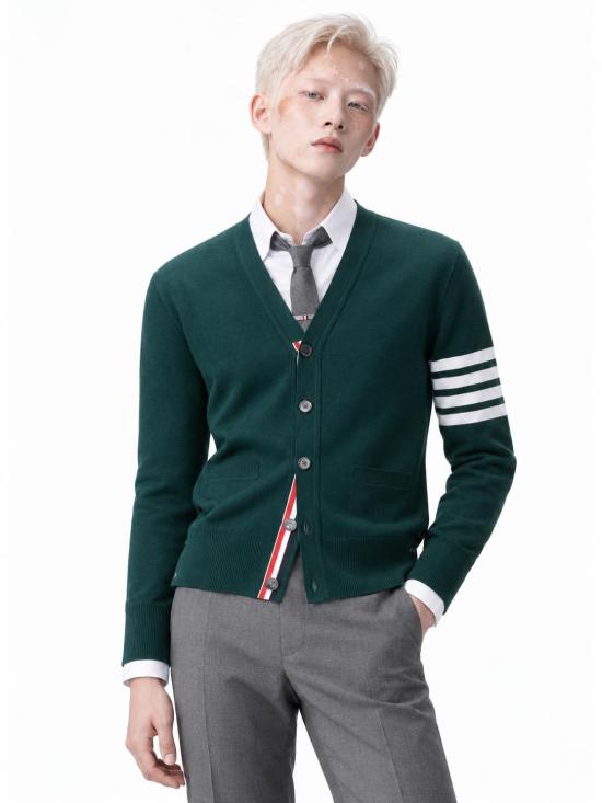 26FW 톰브라운 4바 서스테이너블 파인 메리노 울 클래식 가디건 MKC002AY1014 310 DK GREEN - THOM BROWNE