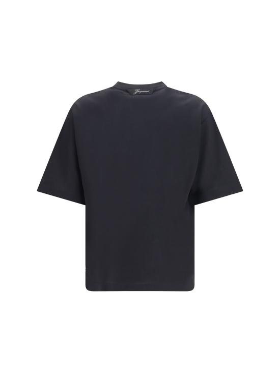 26FW 자크뮈스 롱 카레 반팔 티셔츠 TSM00578AJ00254 990 BLACK - JACQUEMUS