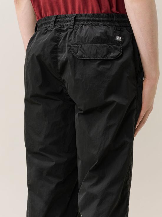 27FW 씨피 컴퍼니 팬츠 21CMPA109A005904G 999 BLACK - C.P. COMPANY