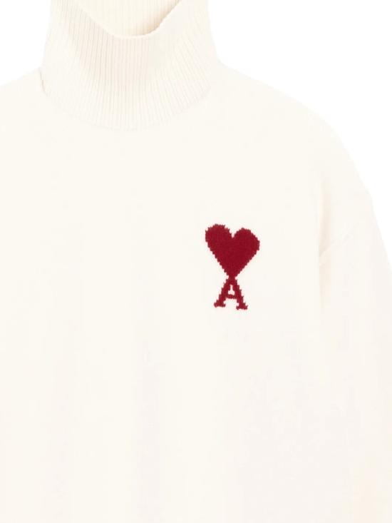 26FW 아미 ADC 터틀넥 스웨터 UKS839 018154 OFF WHITE RED - AMI