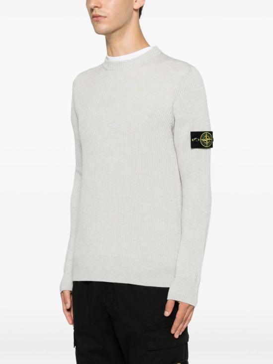 26FW 스톤 아일랜드 리브드 니트 로고 패치 스웨터 L2S155100053S00C2 V0M95 GREY - STONE ISLAND