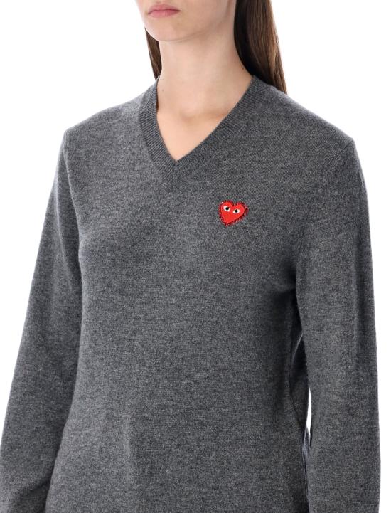 26FW 꼼데가르송 플레이 레드 하트 x 라인스톤 브이넥 스웨터 AXN801051 3 GREY - COMME DES GARCONS