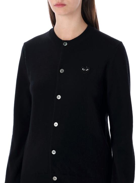 26FW 꼼데가르송 플레이 블랙 하트 x 라인스톤 라운드 넥 가디건 AXN805051 BLACK - COMME DES GARCONS