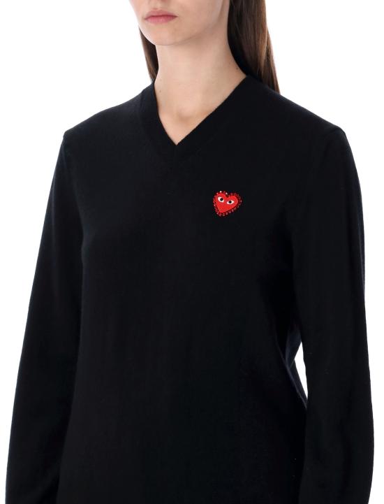 26FW 꼼데가르송 플레이 레드 하트 x 라인스톤 브이넥 스웨터 AXN801051 BLACK - COMME DES GARCONS