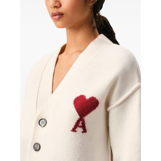 26SS 아미 하트 로고 인타르시아 V넥 가디건 UKC367 018 154 WHITE - AMI
