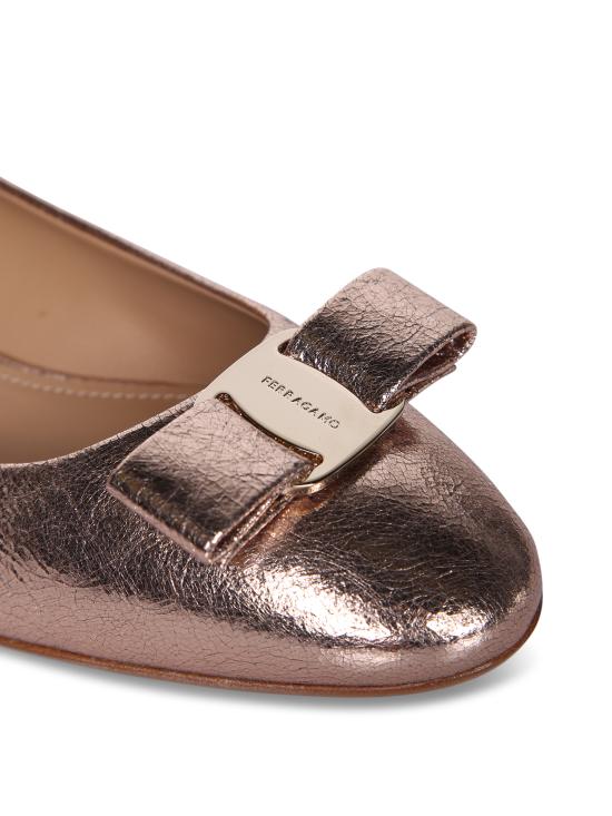 27FW 살바토레 페라가모 플랫 슈즈 795427 01L342 CHAMPAGNE Metallic - SALVATORE FERRAGAMO